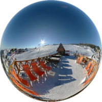 Zieleniec Ski Arena to 27 wyciągów i koleje, na które składa się także 5 nowoczesnych kanap oraz 22 kilometry doskonale przygotowanych tras. Większość tras jest oświetlonych, dzięki czemu narciarze mogą szusować do późnych godzin wieczornych.