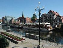 Bydgoszcz. Zabytkowe spichlerze widziane od strony rzeki Brdy (fot. Piotr Wojtaszek)