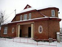 Dąbrowice. Dom parafialny. (fot. Tomasz Szwagrzak)