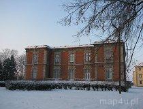 Krośniewice. Zespół pałacowo-parkowy Rembielińskich, 1 i 2 poł. XIX w. Murowany pałac. (fot. Tomasz Szwagrzak)