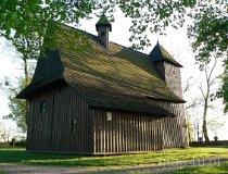 Grębień. Kościół pw. Świętej Trójcy z pocz. XVI w., drewniany.
Kościół typu wieluńskiego (fot. Renata Leśniak-Kordzińska)
