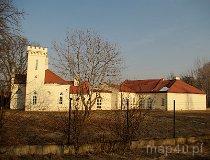 Maków. Kościół rzymsko-katolicki p.w. św. Wojciecha, 2 poł. XVIII w.  Plebania
Maków. Pałacyk  łowczego, 1820-30 (fot. Marek Krym)