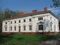 Walichnowy. Zesp&oacute;ł pałacowo-parkowy. Pałac, 1843, 1955-58 (fot. Tomasz Szwagrzak)