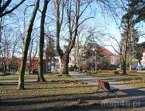 Wieruszów. Rynek – centrum miasta i średniowiecznego założenia urbanistycznego. Park miejski (fot. Tomasz Szwagrzak)