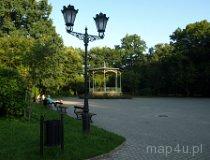 Łódź. Stylizowane oświetlenie w parku Źródliska (fot. Marta Pabich-Makoska)