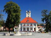 Błonie. Ratusz (fot. Marek i Ewa Wojciechowscy)