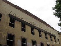 Ł&oacute;dź. Gmach dawnej przychodni należącej do Kasy Chorych Miasta Łodzi przy ul. Łagiewnickiej 34/36 (fot. Maciej Kronenberg)