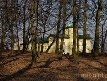 Lubiat&oacute;w. Zesp&oacute;ł dworsko-parkowy. Zabudowania dawnego folwarku (fot. Piotr Solle)