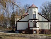 Mroczków Gościnny. Zespół dworsko-parkowy. Przebudowany dwór, obecnie szkoła (fot. Piotr Solle)