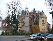 Łask. Kolegiata, widok od strony południowo zachodniej. Widoczna dzwonnica. (fot. Magdalena Jabłońska)
