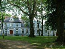 Zesp&oacute;ł pałacowo-parkowy w Wodzisławiu-Kokoszycach – pałac wzniesiony około 1822 r. przez &oacute;wczesnego właściciela Kokoszyc Wilhelma Franza von Zawadzkiego, otoczony przylegającym parkiem. (fot. UM Wodzisław Śląski)