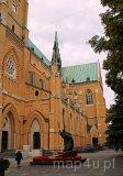 Łódź. Archikatedra pw. św. Stanisława Kostki i pomnik papieża Jana Pawła II (fot. Magdalena Suchan)