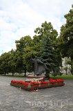 Łódź. Archikatedra pw. św. Stanisława Kostki i pomnik papieża Jana Pawła II (fot. Magdalena Suchan)