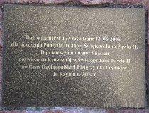 Łódź. Kościół archikatedralny pw. św. Stanisława Kostki. Pomnik (fot. Maciej Bartczak)