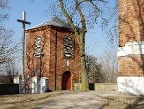 Krzepczów (Stary Krzepczów). Kościół rzymsko-katolicki p.w. św. Wojciecha. Dzwonnica murowana (fot. Piotr Solle)
