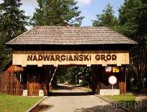 Załęcze Wielkie. Brama wejściowa ośrodka ZHP „Nadwarciański Gród” (fot. Arkadiusz Makoski)
