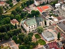 Wieluń. Pomnik ku czci nauczycieli Ziemi Wieluńskiej (fot. Kacper Dondziak)