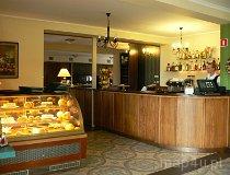 Widoradz. Hotel "Zielona Weranda".
Widoradz 44A, bufet sałatkowy w barze przy hotelu. (fot. Renata Leśniak-Kordzińska)