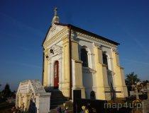 Rychłocice. Kaplica cmentarna Trepków na cmentarzu rzymskokatolickim. (fot. Renata Leśniak-Kordzińska)