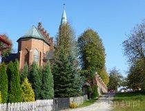 Osjaków. Neogotycki murowany kościół pw. św. Jadwigi i św. Kazimierza. (fot. Renata Leśniak-Kordzińska)