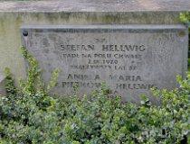 Bełchat&oacute;w. Zesp&oacute;ł dworsko-parkowy Olszewskich (obecnie Muzeum Regionalne w Bełchatowie). Park dworski. Nagrobek rodziny Hellwig&oacute;w (fot. Piotr Solle)