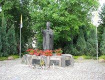 Bełchatów. Pomnik papieża Jana Pawła II (fot. Tomasz Szwagrzak)