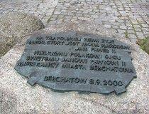 Bełchatów. Pomnik papieża Jana Pawła II (fot. Tomasz Szwagrzak)