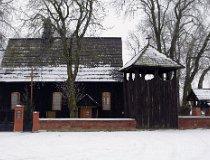 Oszkowice. Zespół kościoła parafialnego pw. św. Marcina. Drewniany kościół, 1629 r. (fot. Piotr Solle)