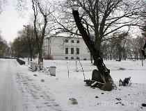 Kiernozia. Zespół pałacowy, XIX w. Park i ogrodzenie (fot. Tomasz Szwagrzak)