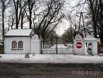 Kiernozia. Zespół pałacowy, XIX w. Park i ogrodzenie (fot. Tomasz Szwagrzak)
