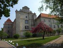 Łowicz. Zespół klasztorny Bernardynów, ul. Stanisławskiego 31, XV w. (fot. Marta Pabich-Makoska)