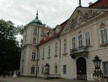 Niebor&oacute;w. Zesp&oacute;ł pałacowo-parkowy Radziwiłł&oacute;w. Fasada pałacu. (fot. Dominika Pusta.)