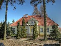 Kurzeszyn. Kościół rzymsko-katolicki p.w. M.B. Królowej Polski, 1923-1924. Plebania (fot. Marek Krym)