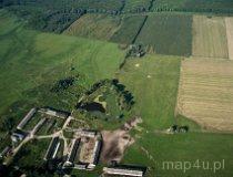 Ktery. Grodzisko stożkowate o spłaszczonym wierzchołku oraz okolone wałem i fosą jest reliktem założenia mieszkalno-obronnego z XIII-XIV w (fot. Kacper Dondziak)