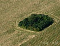 Ktery. Grodzisko stożkowate o spłaszczonym wierzchołku oraz okolone wałem i fosą jest reliktem założenia mieszkalno-obronnego z XIII-XIV w (fot. Kacper Dondziak)