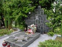 Dobroń. Cmentarz rzymsko-katolicki. Zbiorowa mogiła poległych w trakcie II wojny światowej i wojny polsko-radzieckiej (fot. Piotr Solle)