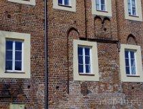 Lutomiersk. Zesp&oacute;ł klasztorny reformat&oacute;w, ob. salezjan&oacute;w, XVII, XIX w. Pozostałości zamku lutomierskiego w murach klasztornych (fot. Piotr Solle)