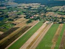 Ranczo „Natura Plus” leży w bardzo malowniczym miejscu, pomiędzy stawami, bardzo blisko ok. 500 m od rancza znajduje się duży las. (fot. Kacper Dondziak)