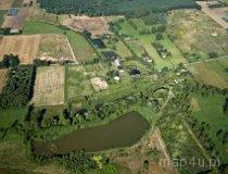 Ranczo „Natura Plus” leży w bardzo malowniczym miejscu, pomiędzy stawami, bardzo blisko ok. 500 m od rancza znajduje się duży las. (fot. Kacper Dondziak)