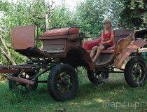 Helen&oacute;w. Ludowy Klub Jeździecki "Mała Stajnia", Helen&oacute;w 21, widok na ośrodek i konie (fot. Piotr Wojtaszek)