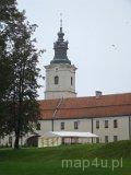 Sulejów-Podklasztorze. Widok na wieżę górującą nad hotelem. (fot. Karolina Pawlak)