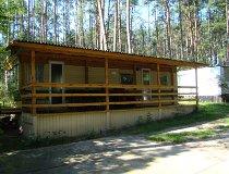 Bronisław&oacute;w. Domki wczasowe należące do pola campingowego. (fot. Dariusz Pawlak)