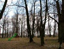 Naramice. Park podworski, obecnie wiejski (fot. Tomasz Szwagrzak)