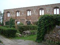 Sulej&oacute;w-Podklasztorze. Mury zewnętrzne opactwa. (fot. Karolina Pawlak)