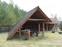 Leśnicz&oacute;wka Gałk&oacute;w. Leśny Punkt Edukacyjny i punkt postojowy na szlaku konnym (fot. Tomasz Szwagrzak)