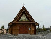 Niwiska Dolne. Drewniany kości&oacute;ł w centrum wsi. (fot. Renata Leśniak-Kordzińska)