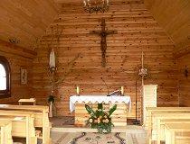 Niwiska Dolne. Drewniany kości&oacute;ł w centrum wsi. Wnętrze kościoła. (fot. Renata Leśniak-Kordzińska)
