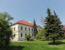 Łowicz. Dawny szpital wojskowy, obecnie budynek starostwa powiatowego, ul. Stanisławskiego 30, XIX w. (fot. Arkadiusz Makoski)