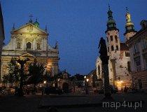 Kraków. Elewacje kościoła pw. Świętych Apostołów Piotra i Pwała, oraz kościoła pw. św. Andrzeja przy ulicy Grodzkiej (fot. Piotr Wojtaszek)