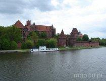 Malbork. Widok na Zamek Krzyżacki z nad brzegu Nogatu (fot. Piotr Wojtaszek)